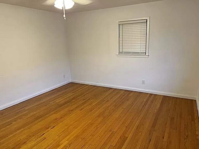 Foto del edificio - 476 Laurel Dr