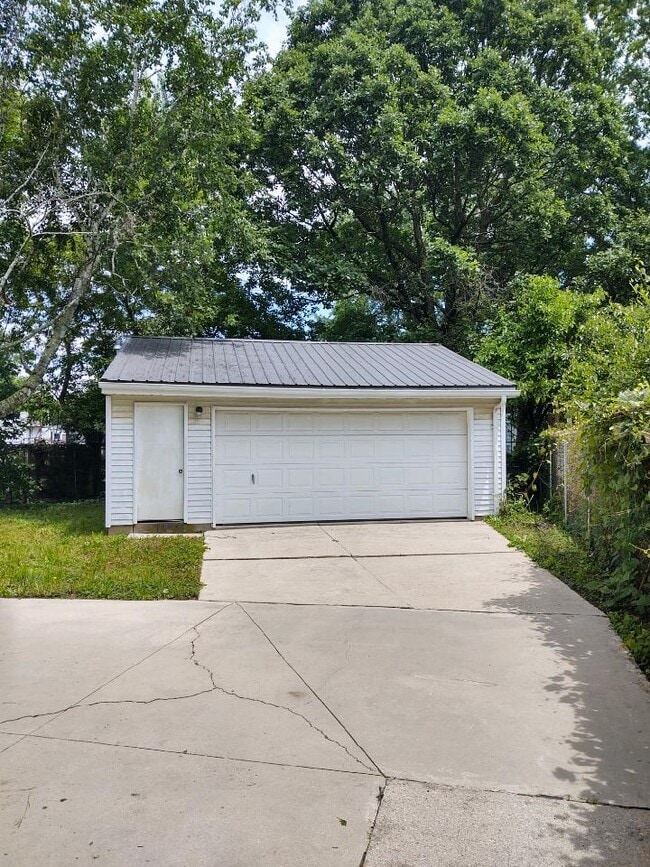 Building Photo - 1060 Fairwood Ave