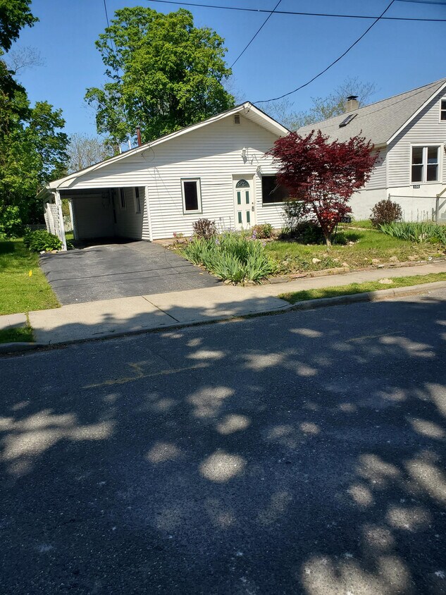 Primary Photo - 104 Anelve Ave
