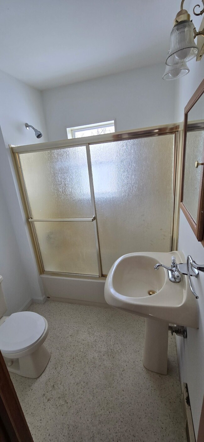 Foto del edificio - 9471 Mayfield Rd