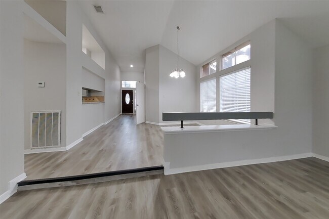 Building Photo - 8559 Spring Green Dr