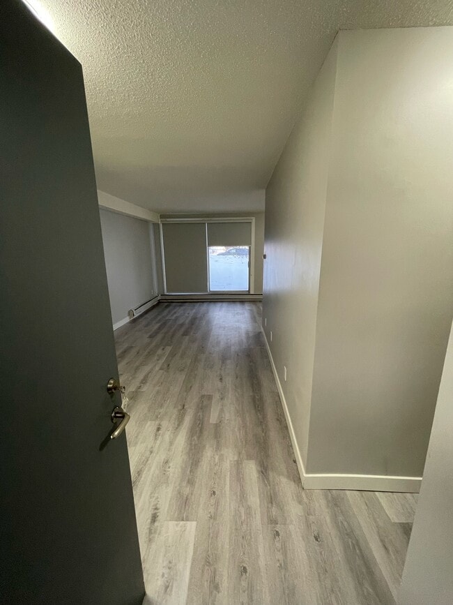 Building Photo - 13516-102 102 St NW