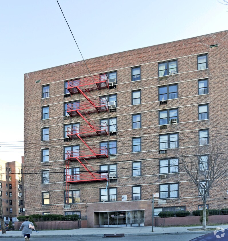 Foto del edificio - 168-36 88th Ave
