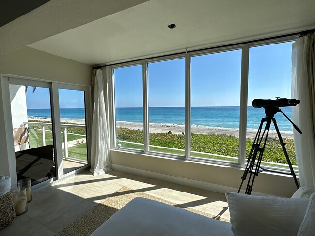 Living area - Balcony - 2909 S Ocean Blvd
