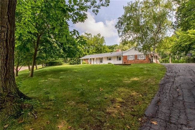 Building Photo - 2415 E Hammond Lake Dr