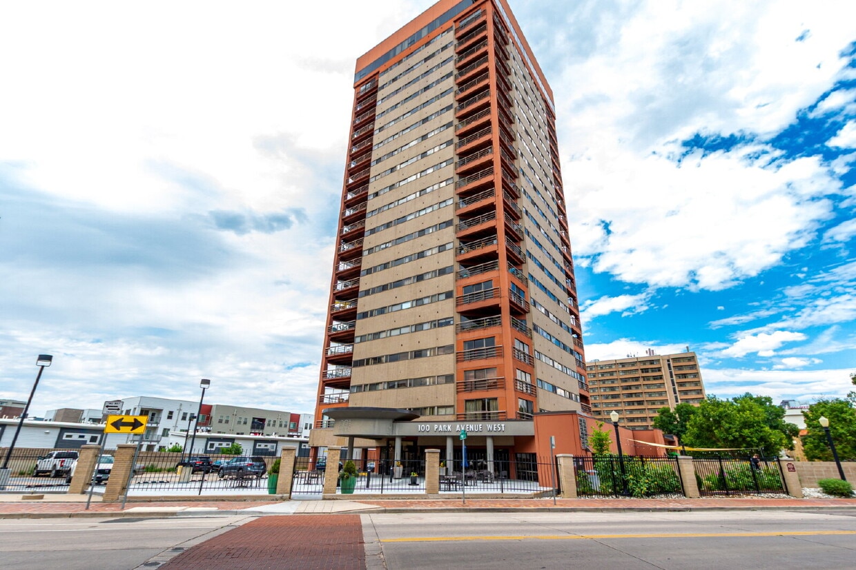 Photo - Elevated City Living at 100 Park Avenue Condos. Lovely One Bed / One Bath for rent