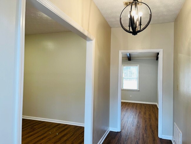 Building Photo - Wow! Renovated 3 bedroom 2 bathroom home i...