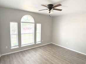 Building Photo - 4220 Staghorn Cir N