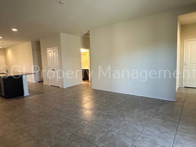 Building Photo - Gorgeous Casa Grande home ready for move in