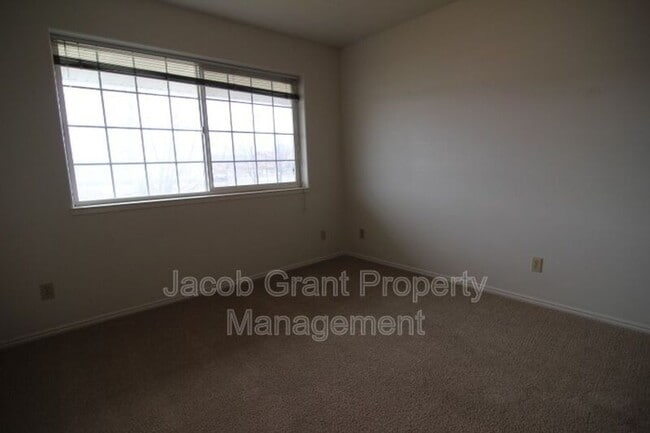 Building Photo - 1940 S Ammon Rd