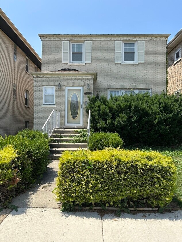 Foto principal - 1644 Clarence Ave
