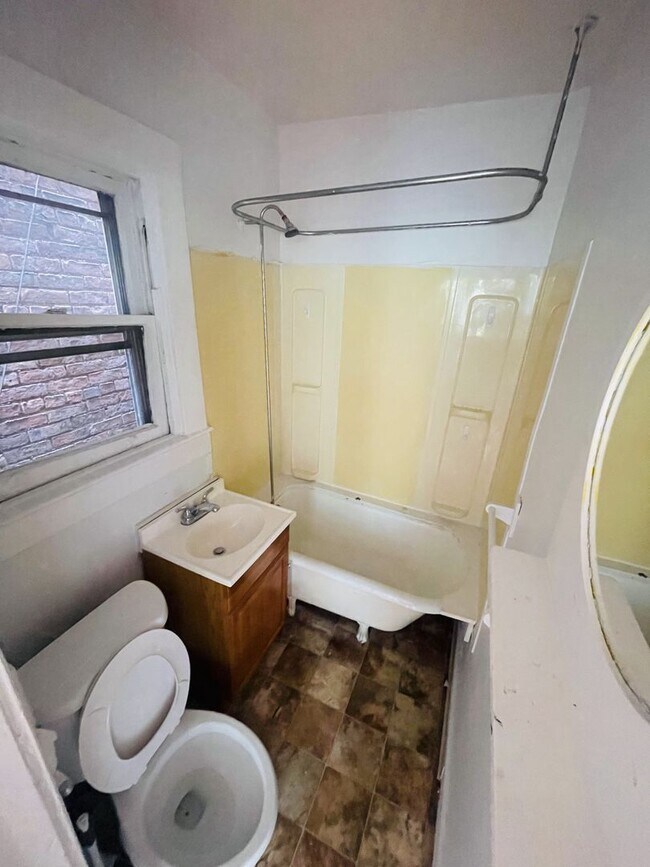 Foto del edificio - 306 Hudson Ave