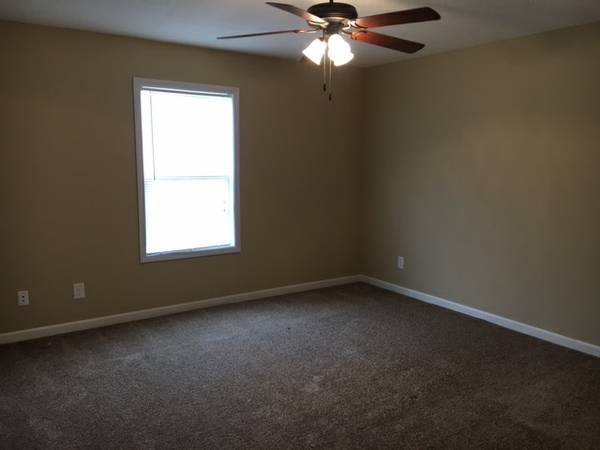 Building Photo - 810 Professional Park Dr