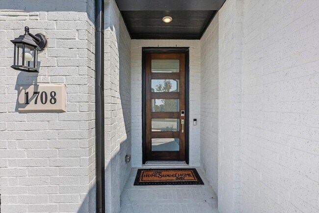 Foto del edificio - 1708 Nightshade Ln
