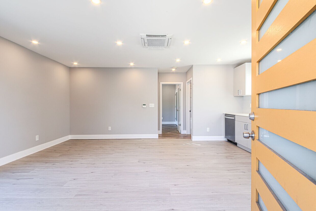Foto principal - 2914 E 5th St
