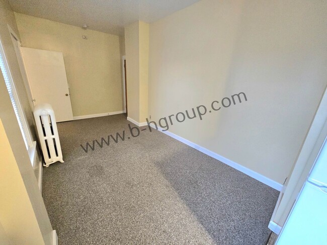 Building Photo - 5912 8th Ave