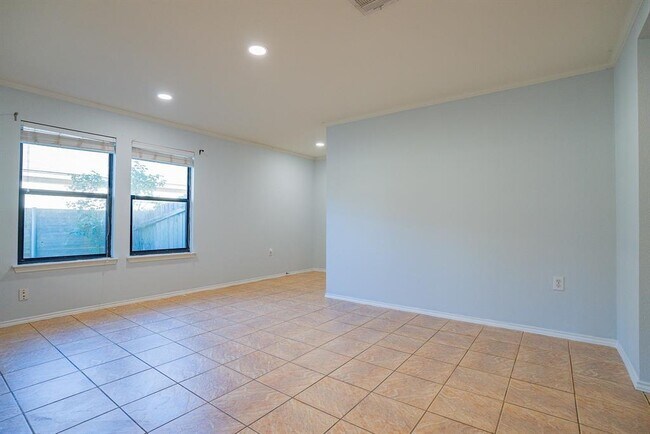 Building Photo - 7912 Eudora Ln