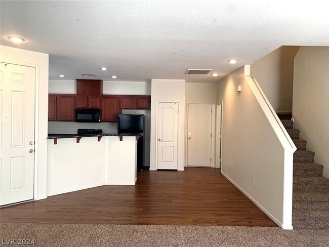 Foto del edificio - 6176 Calm Breeze Ave
