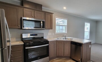 Building Photo - 160 Forrest Ave