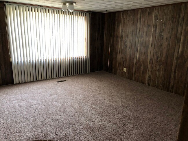 Building Photo - 2 bedroom home