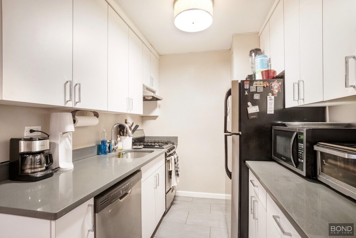 Primary Photo - 145 E 16th St