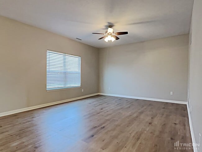 Building Photo - 1618 Huntzinger Blvd