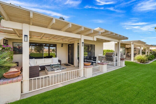 Building Photo - 77116 Pauma Valley Way