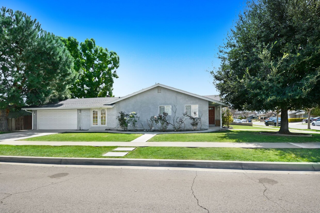 Primary Photo - Available Now! Single-family 3 bedroom, 2 ...