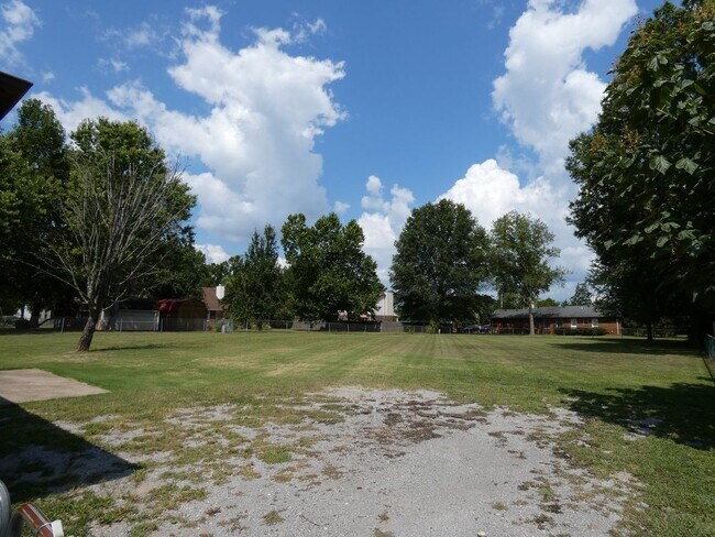 Building Photo - 2606 Racquet Club Dr