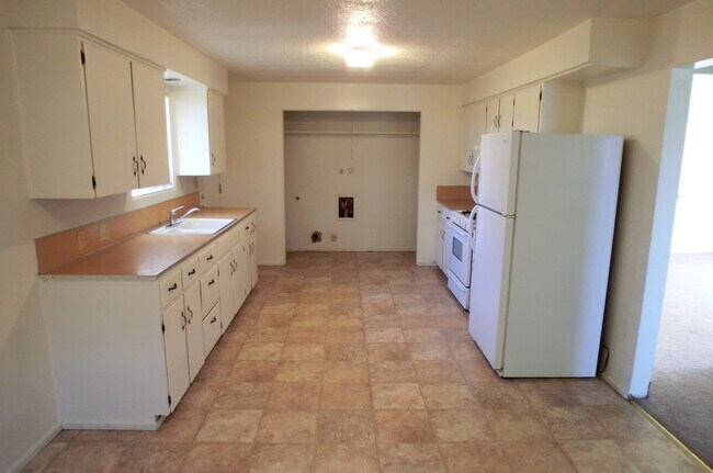 Foto del edificio - Upstairs Apartment