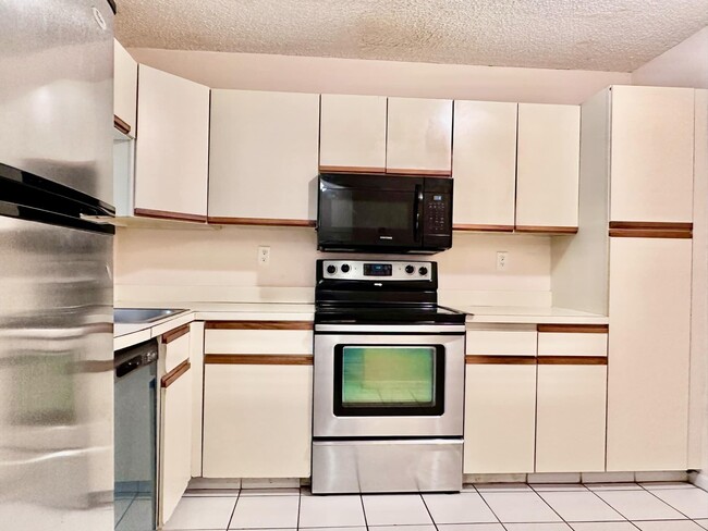 Foto del edificio - 3000 NW 42nd Ave