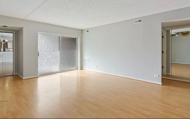 Building Photo - 2 BED 2 BATH CONDO