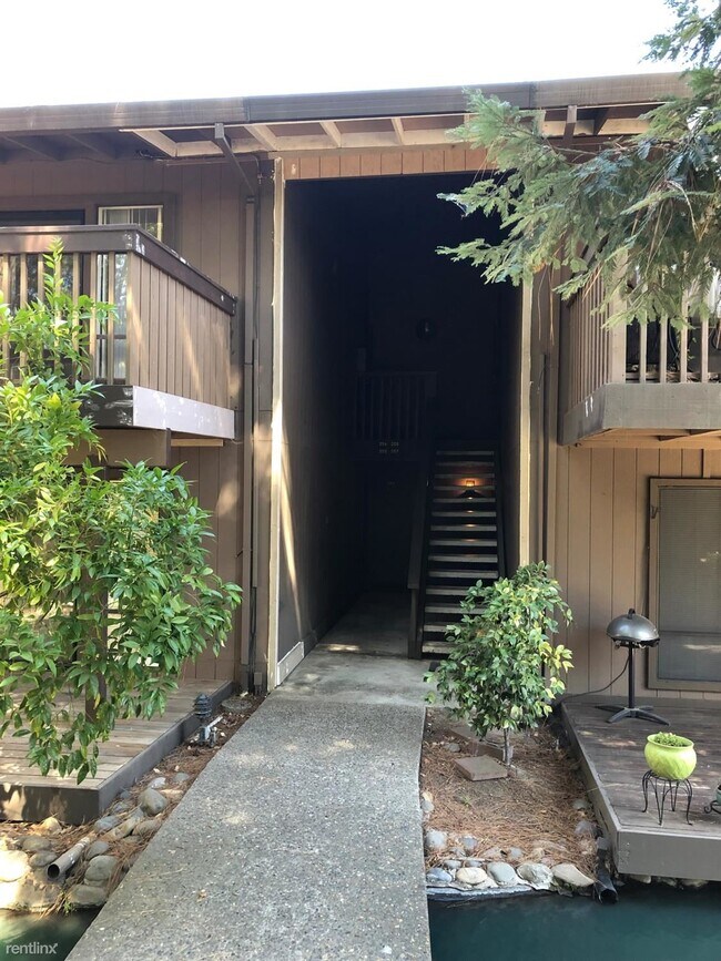Building Photo - 2 br, 1 bath Condo - 2468 Larkspur Lane 355