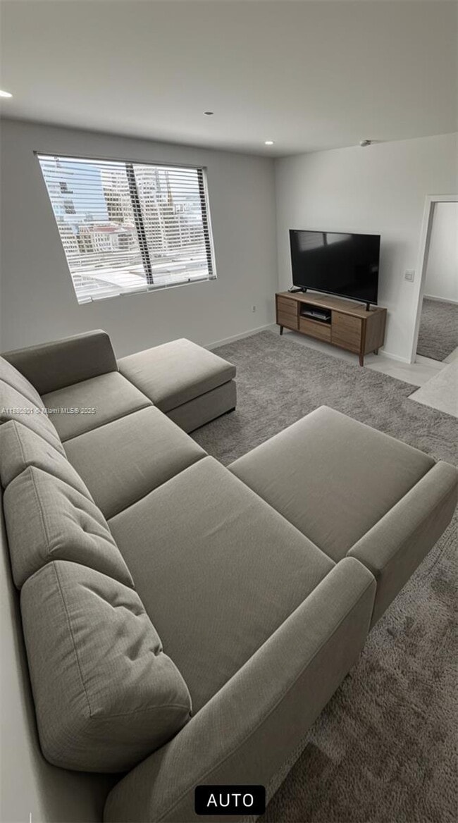 Photo - 1091 E 17th St House