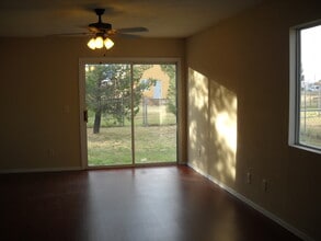 Building Photo - 10234 S Sandstone Dr