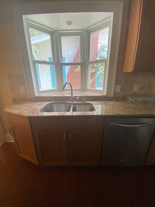 Kitchen - 714 S Bungalow Ter