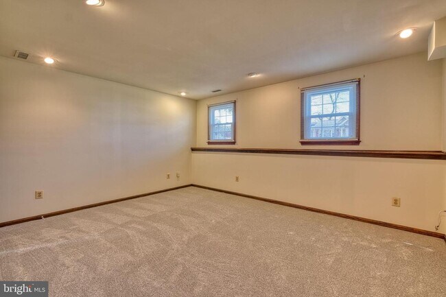 Building Photo - 7745 Meadow Rd