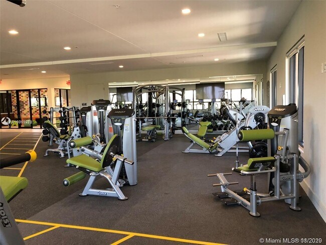 Building Photo - Great Condo unit in Doral