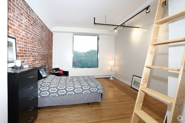 Living Area - Bulldog Apartments