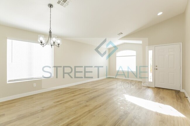 Foto del edificio - REDUCED!
