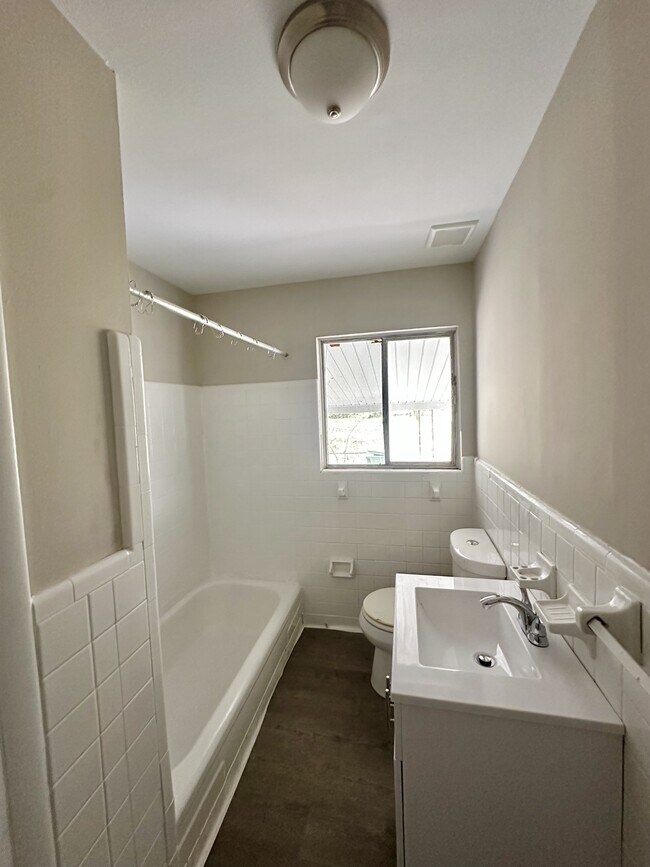 Building Photo - 3736 Oak Ave SW