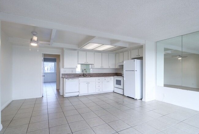 Building Photo - Port Hueneme | Surfside ll | 1 Bed + 1 Bath | Ocean Views | Gated Community | Unfurnished