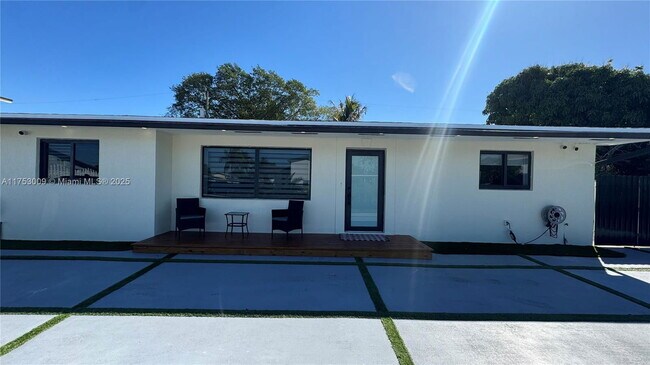 Foto del edificio - Northwest 38th Avenue, Miami Gardens, FL 33055 - 3 BR 2 BA house