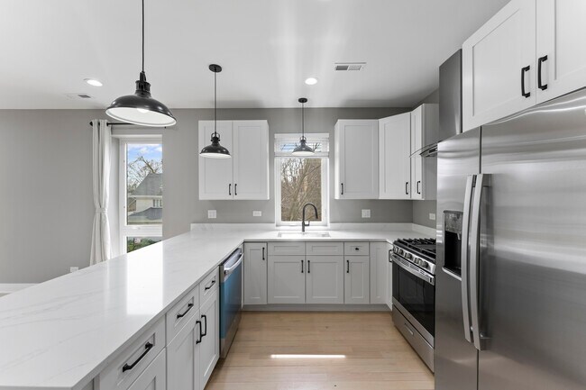 Foto del edificio - 7428 N Rogers Ave