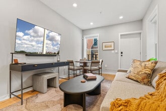 Building Photo - 418 D St SE Building Photo - 418 D St SE