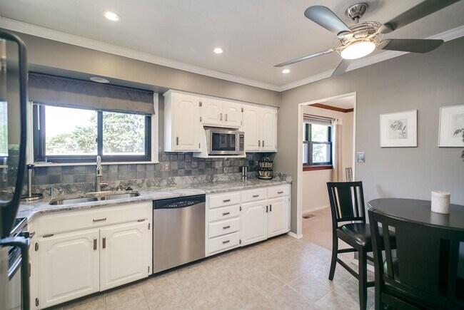 Foto del edificio - 2711 Sky Hill Ct