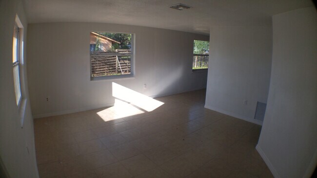 Foto del edificio - 5017 9th St, E.