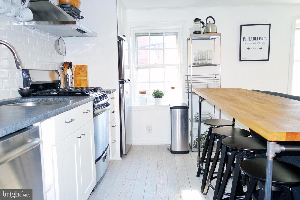 Foto principal - 2127 Rodman St
