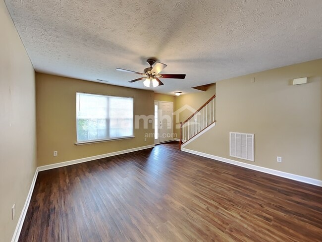 Building Photo - 6012 Mountview Dr