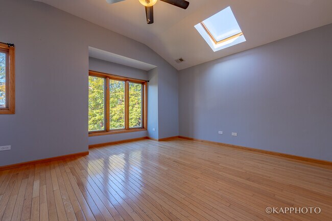Building Photo - 741 S Claremont Ave